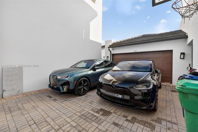 8126 NW 48th Ter, Doral, FL 33166