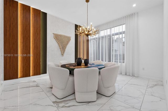 8126 NW 48th Ter, Doral, FL 33166