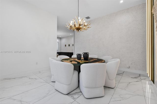 8126 NW 48th Ter, Doral, FL 33166