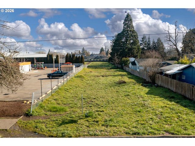 1821 HAWTHORNE St, Forest Grove, OR 97116