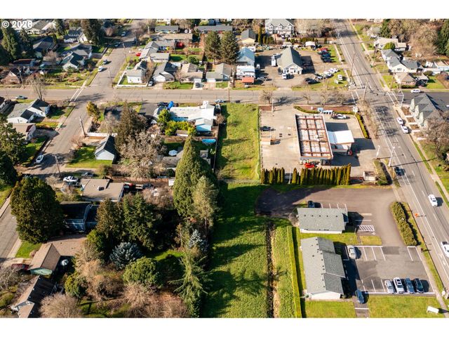 1821 HAWTHORNE St, Forest Grove, OR 97116