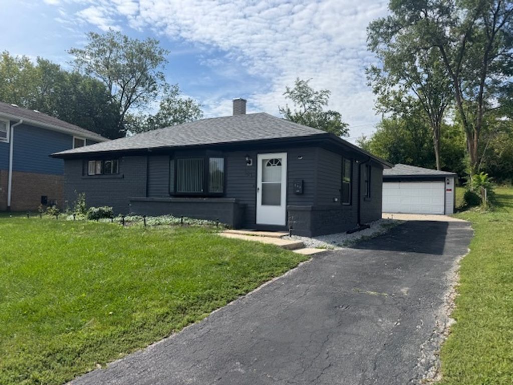 363 Minocqua Avenue, Park Forest, IL 60466