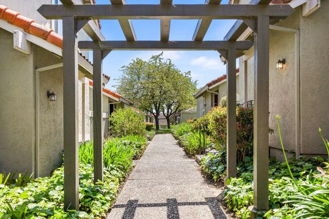 246 Crestview Drive, Watsonville, CA 95076