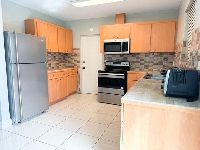 19731 NW 4TH Avenue, Miami Gardens, FL 33169
