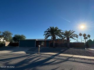 7836 N Soledad Avenue, Tucson, AZ 85741