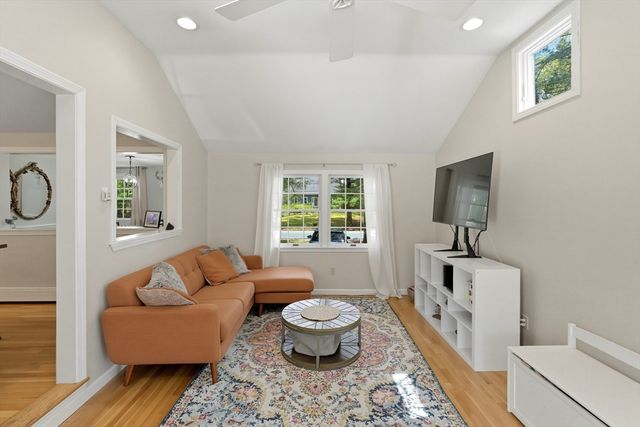 117 Pelham St, Pembroke, MA 02359