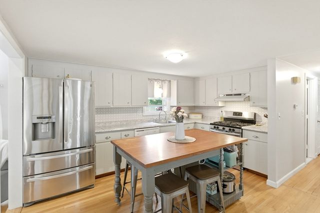 117 Pelham St, Pembroke, MA 02359