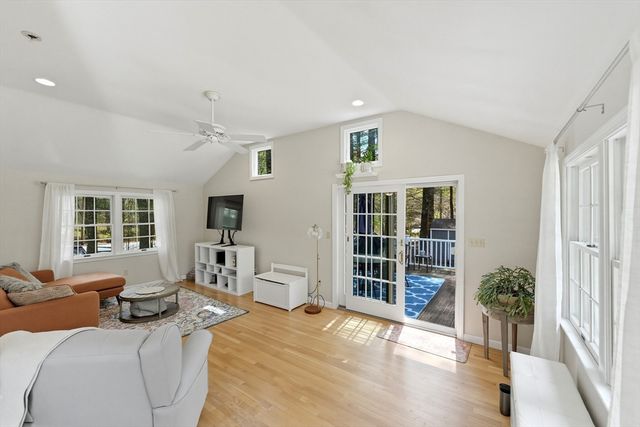 117 Pelham St, Pembroke, MA 02359