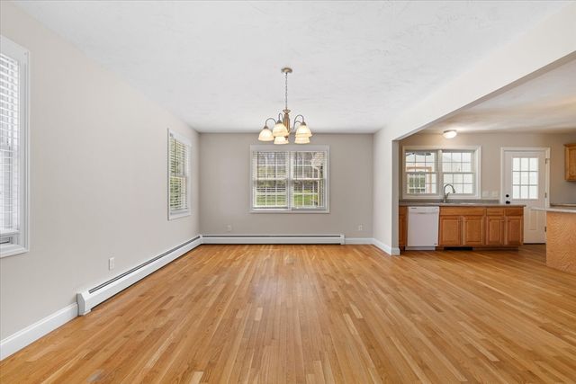 608 Church St, Northbridge, MA 01588