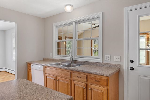 608 Church St, Northbridge, MA 01588