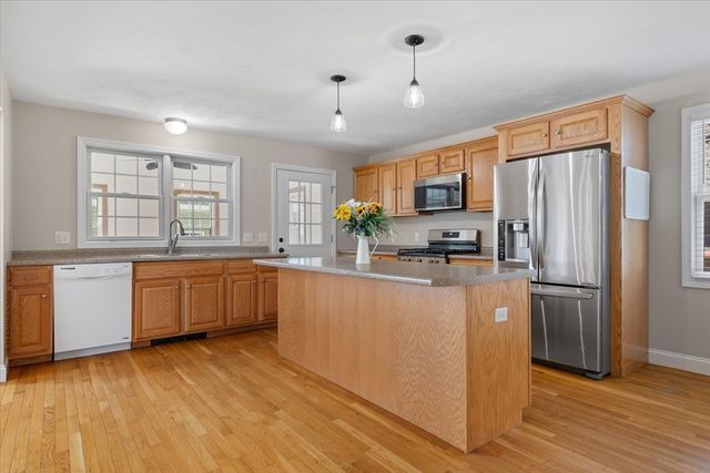 608 Church St, Northbridge, MA 01588