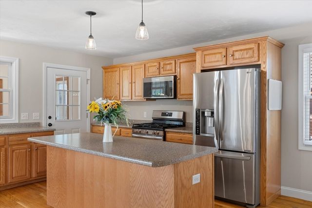 608 Church St, Northbridge, MA 01588