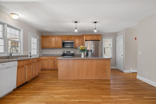 608 Church St, Northbridge, MA 01588