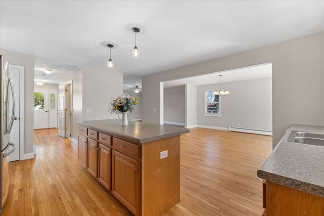 608 Church St, Northbridge, MA 01588