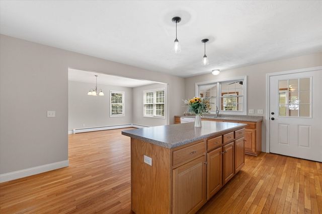 608 Church St, Northbridge, MA 01588