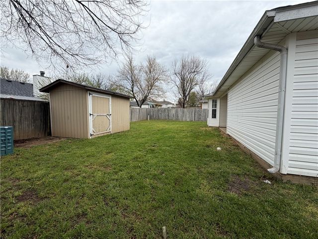 2616 Meadow Lake Street, Springdale, AR 72764