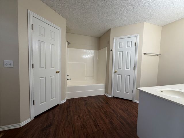 2616 Meadow Lake Street, Springdale, AR 72764