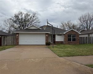 2616 Meadow Lake Street, Springdale, AR 72764