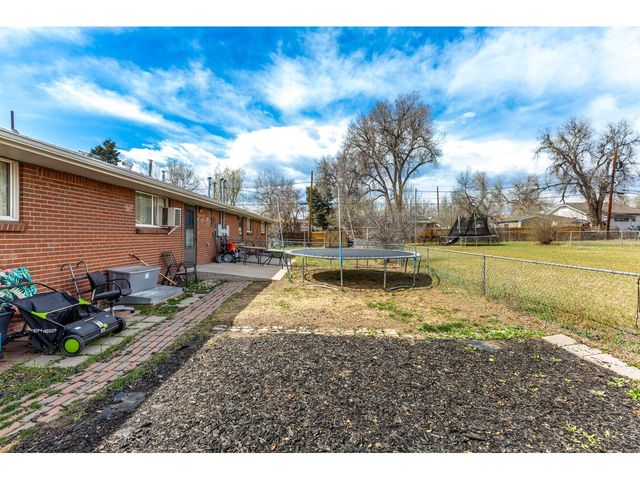 27 Newland Ct, Lakewood, CO 80226