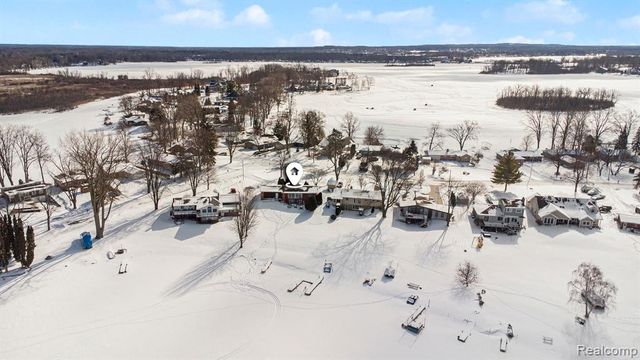 4100 Four Lakes Avenue, Linden, MI 48451