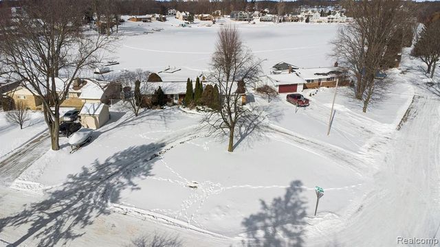 4100 Four Lakes Avenue, Linden, MI 48451