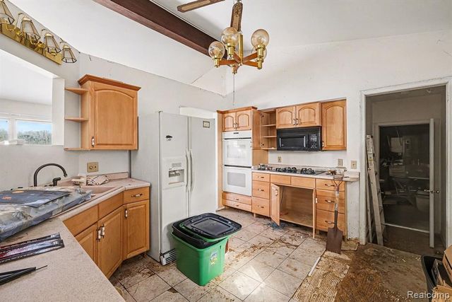 4100 Four Lakes Avenue, Linden, MI 48451