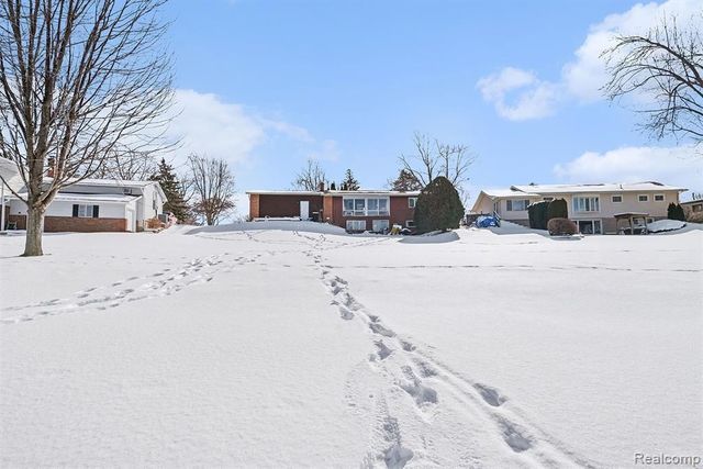 4100 Four Lakes Avenue, Linden, MI 48451