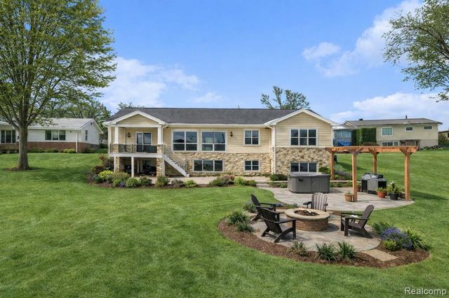 4100 Four Lakes Avenue, Linden, MI 48451