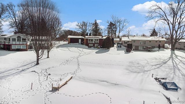 4100 Four Lakes Avenue, Linden, MI 48451