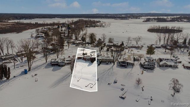 4100 Four Lakes Avenue, Linden, MI 48451