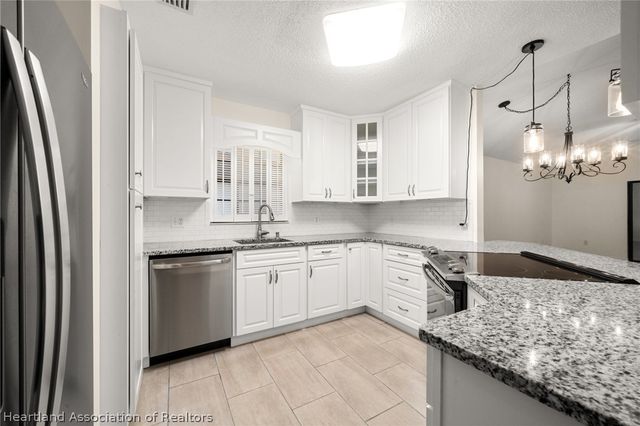 693 W Wesley Circle, Avon Park, FL 33825