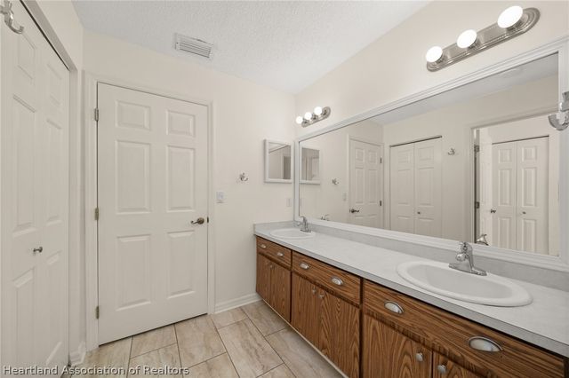 693 W Wesley Circle, Avon Park, FL 33825