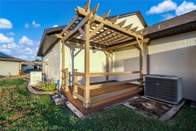 693 W Wesley Circle, Avon Park, FL 33825