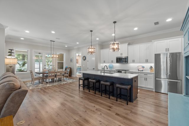 176 Raiders Trail, Valparaiso, FL 32580
