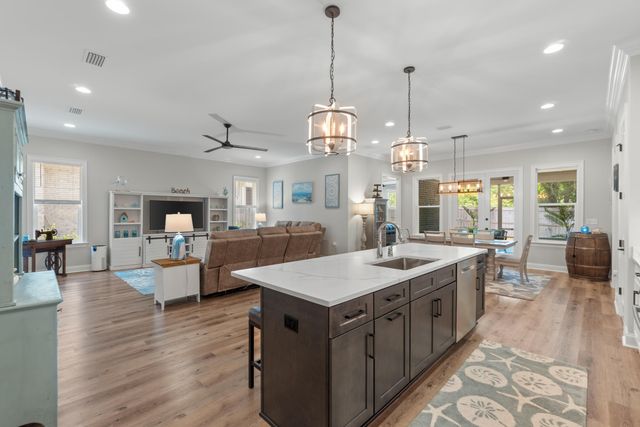 176 Raiders Trail, Valparaiso, FL 32580