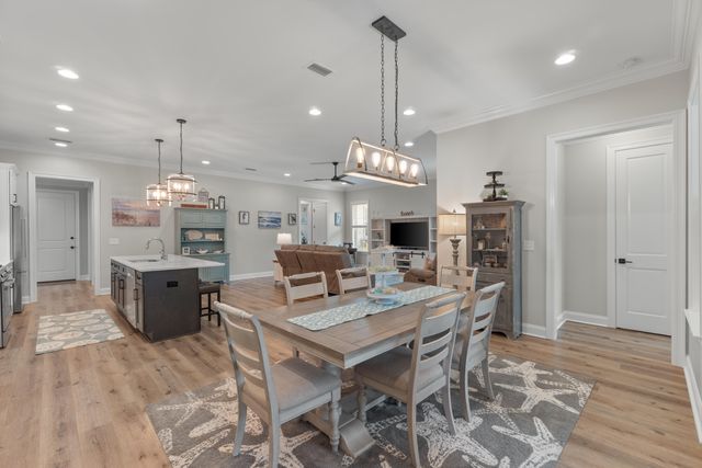 176 Raiders Trail, Valparaiso, FL 32580