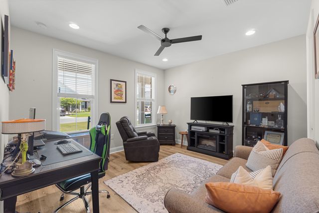 176 Raiders Trail, Valparaiso, FL 32580