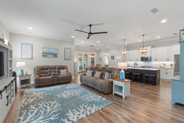 176 Raiders Trail, Valparaiso, FL 32580