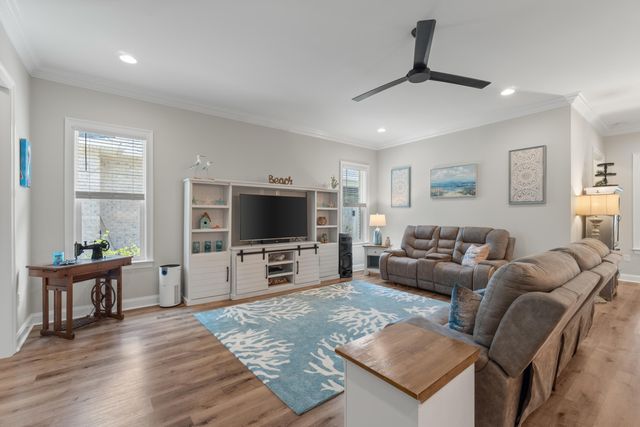 176 Raiders Trail, Valparaiso, FL 32580
