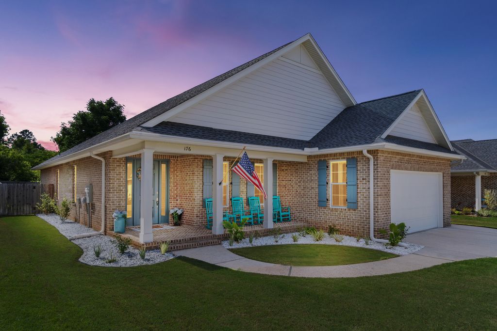 176 Raiders Trail, Valparaiso, FL 32580