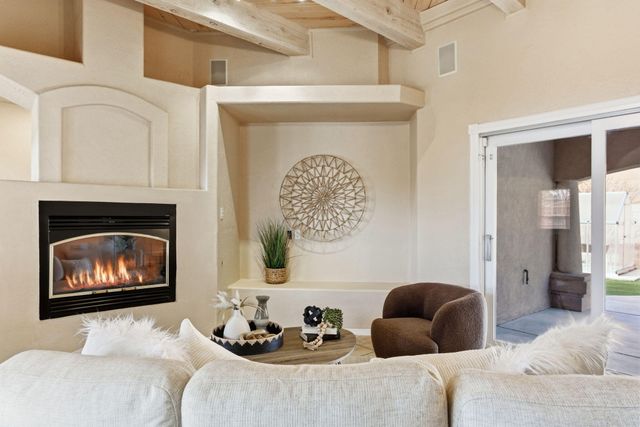 211 Hendrix Road NW, Albuquerque, NM 87107