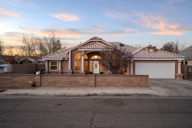 211 Hendrix Road NW, Albuquerque, NM 87107