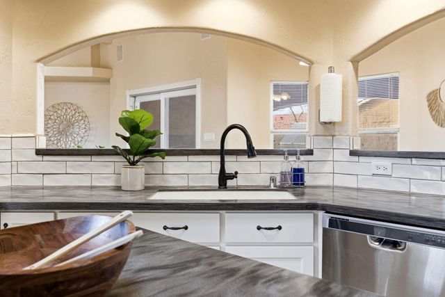 211 Hendrix Road NW, Albuquerque, NM 87107