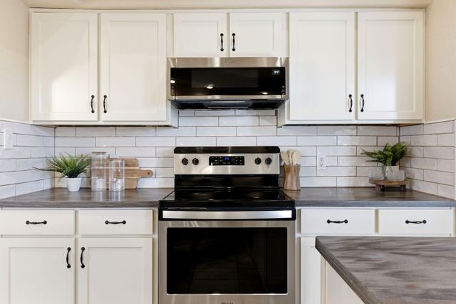 211 Hendrix Road NW, Albuquerque, NM 87107