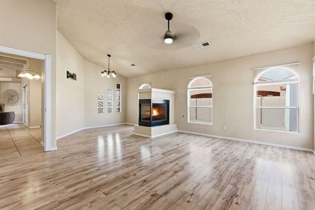 211 Hendrix Road NW, Albuquerque, NM 87107