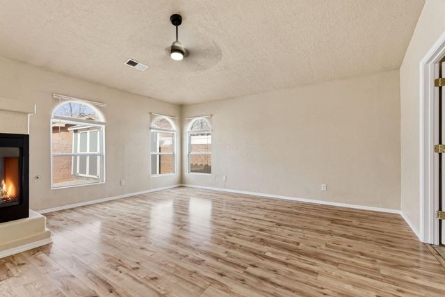 211 Hendrix Road NW, Albuquerque, NM 87107