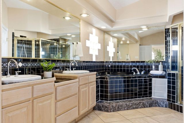 211 Hendrix Road NW, Albuquerque, NM 87107