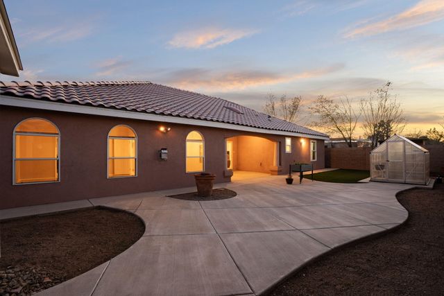 211 Hendrix Road NW, Albuquerque, NM 87107
