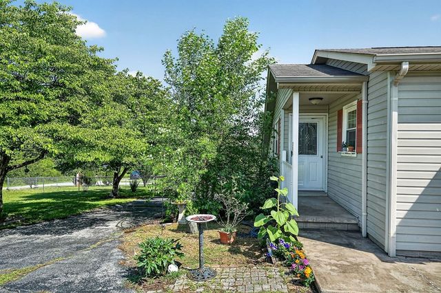 200 Woodmont Dr, Sparta, TN 38583