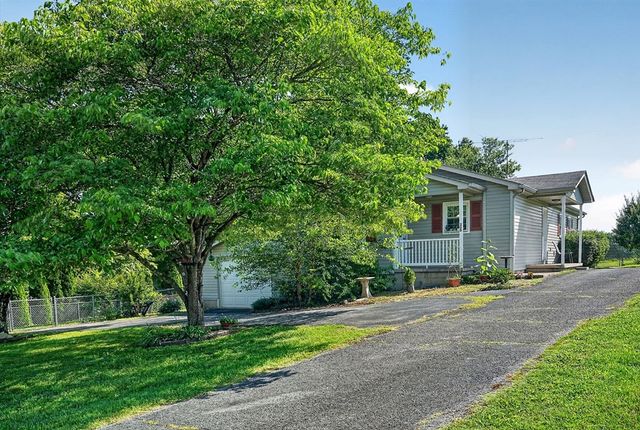 200 Woodmont Dr, Sparta, TN 38583